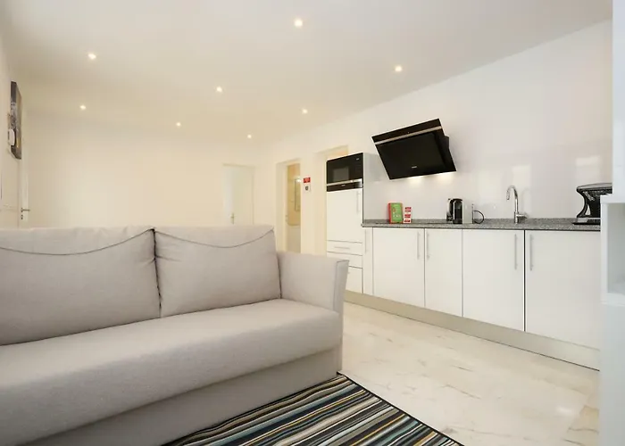 Casino Iii פיגואיירה דה פוז